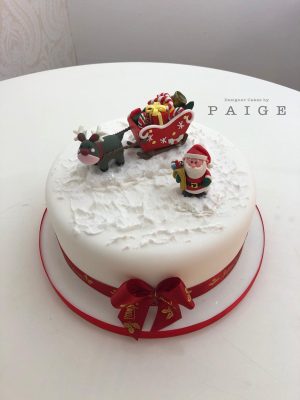 Santa Sleigh Chocolate Smash Pinata Cake, Food & Drinks, Homemade Bakes on  Carousell